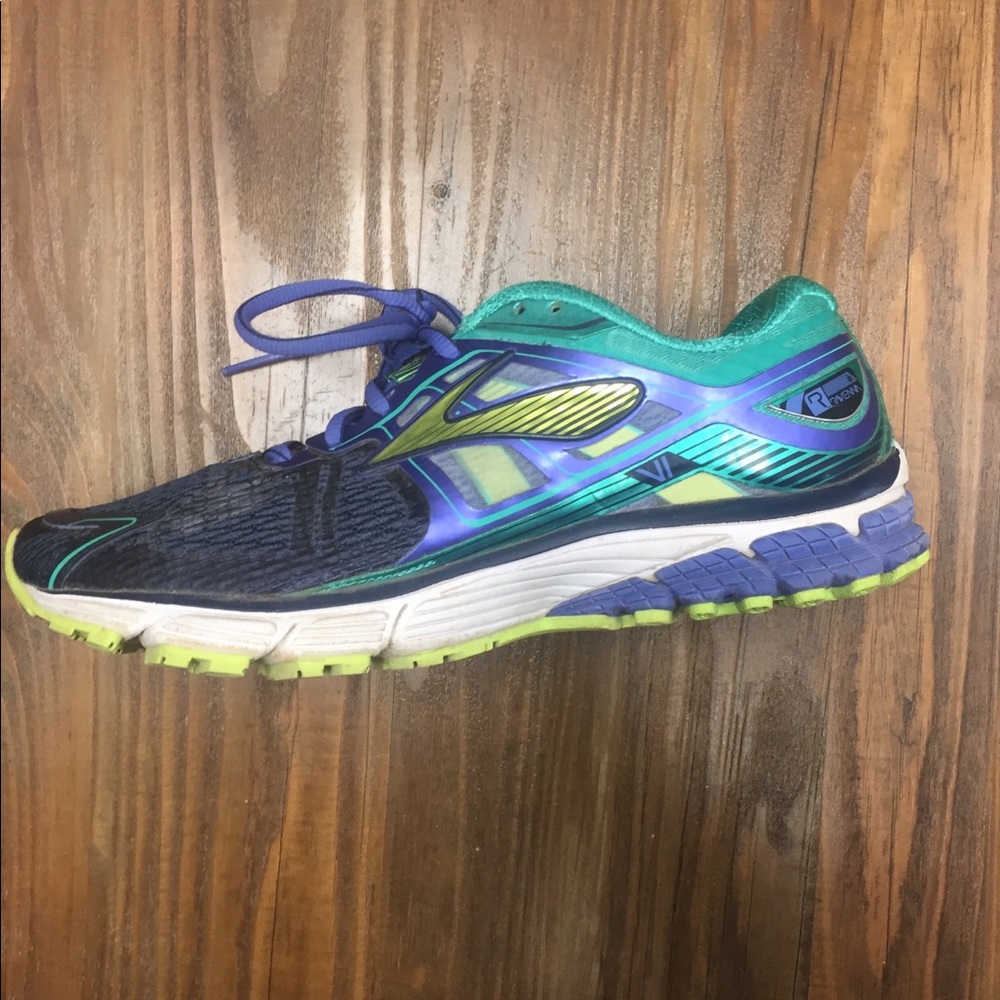 Brooks size 9 Tennis Shoes